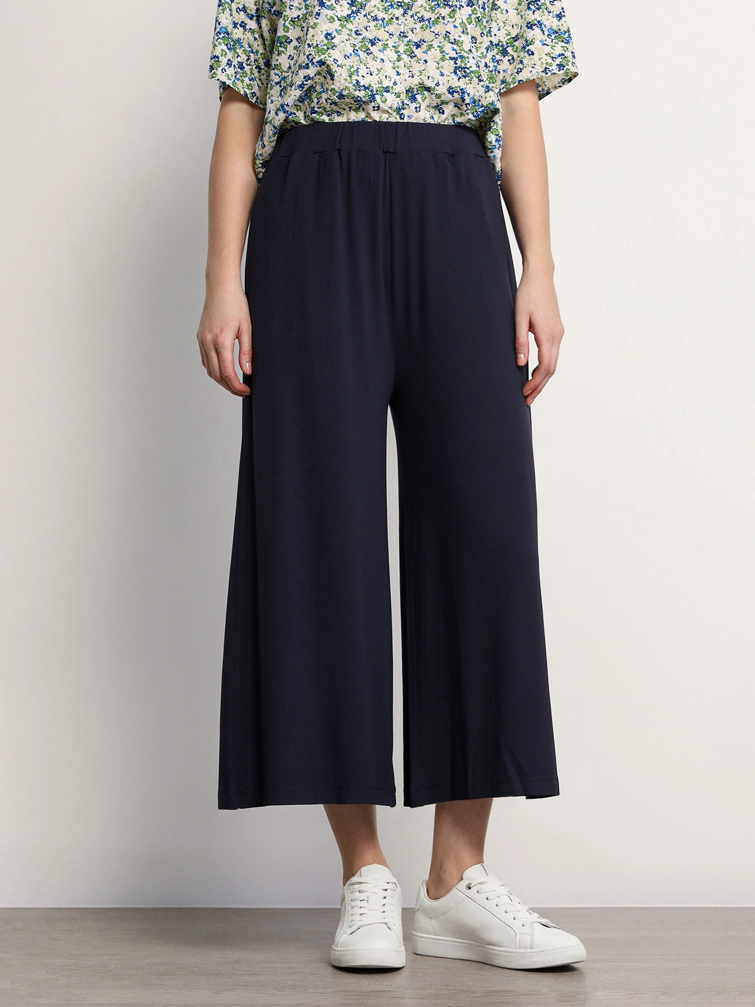 Брюки-кюлоты трикотажные темно-синего цвета из смесовой вискозы